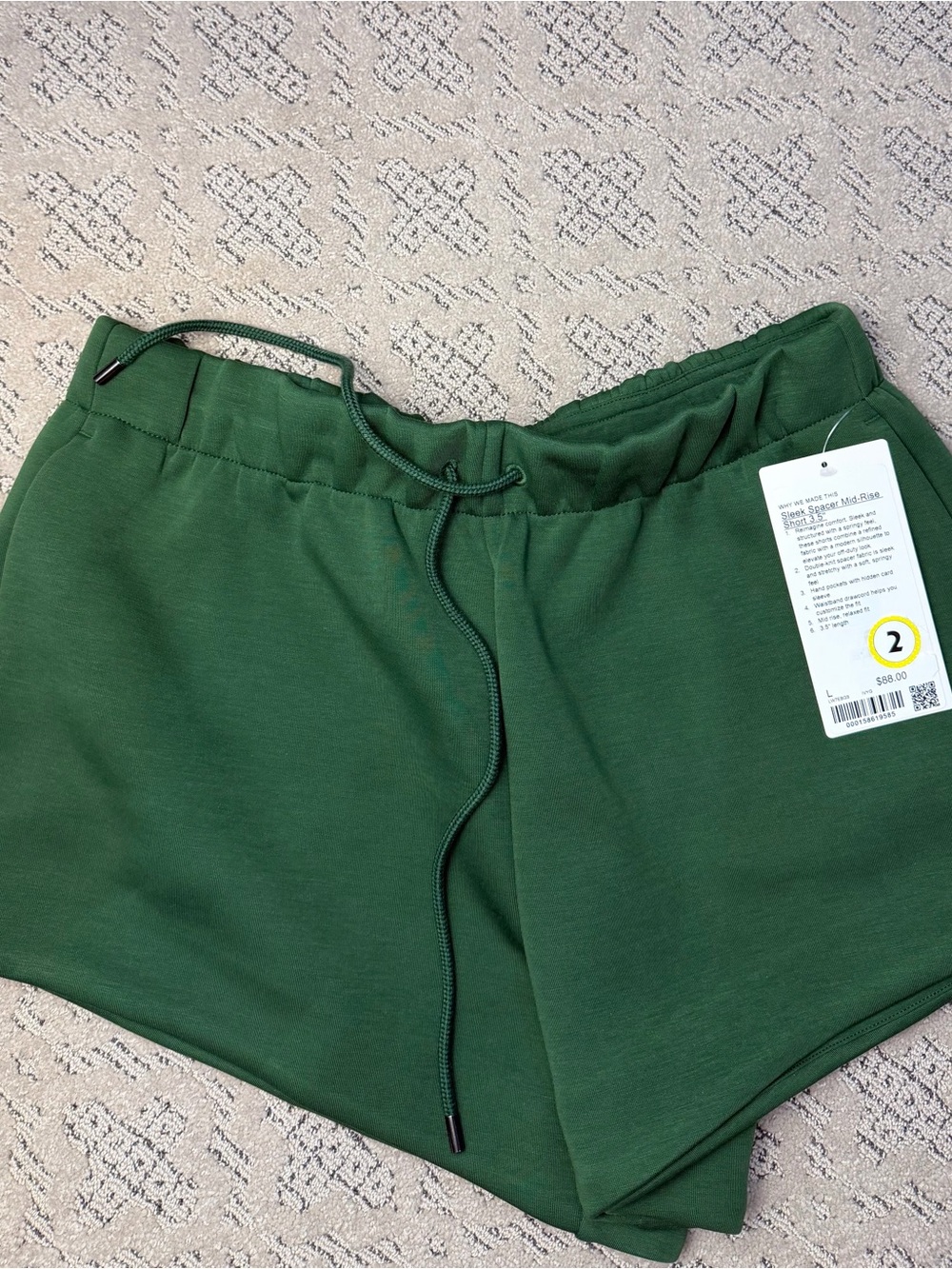 Lululemon NWT SizeS Sleek Spacer Mid-Rise Short 3.5” IVYG